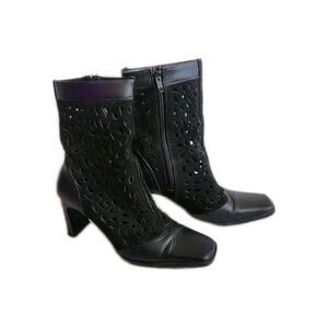 Y2K Andrea Black 3" Cube Heel Side Zip Lazer Cut Womens Size 5.5 Ankle Boots